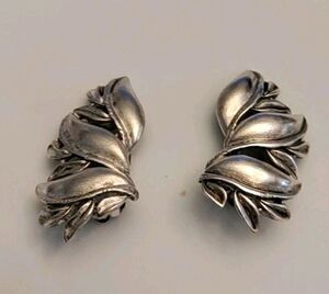 Vintage Oscar De la Renta Earrings Clip-On Leaf Cluster Silver Signed Preowned